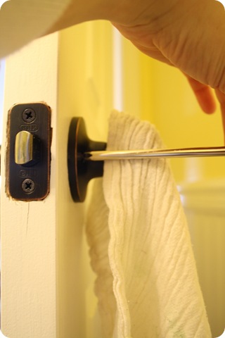 installing door knob